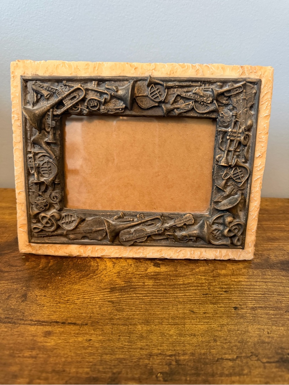 Musical Instrument Picture Frame Trumpet Violin Guitar Bronze Resin Band Decor‎